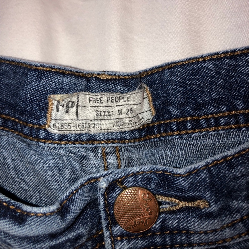 FREE PEOPLE jean shorts size 26 - Picture 2 of 2